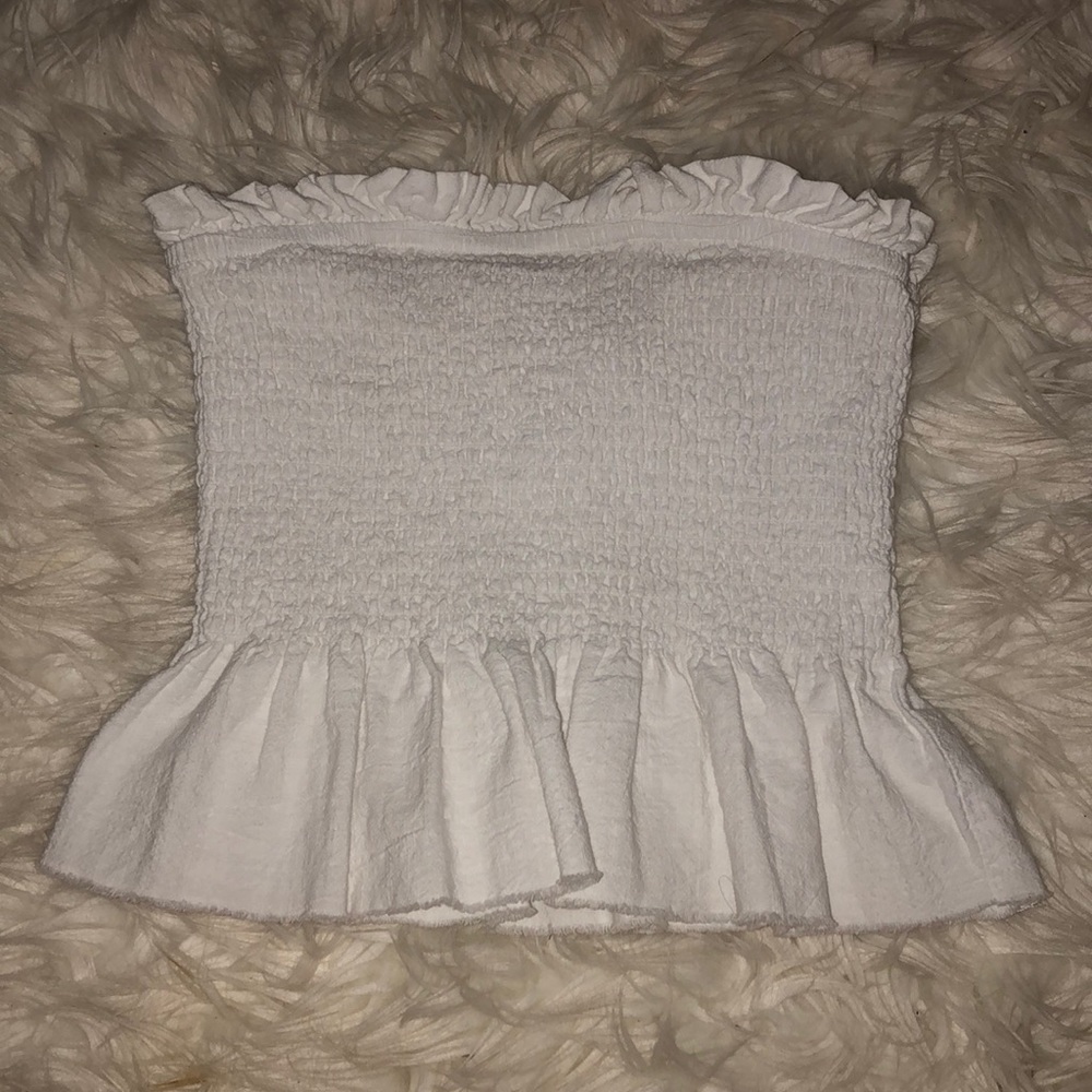 White sleeveless crop top